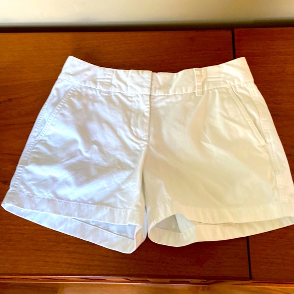 Vineyard vines size 2 Women’s white shorts. Very good used condition. - Picture 1 of 6